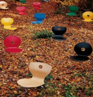 Le sedie a pattino di VS in una foto di Franco Fontana